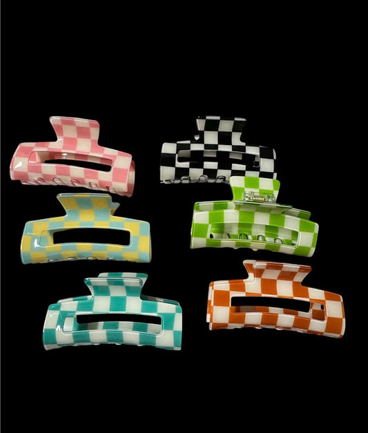 Medium Checkered Claw Clip